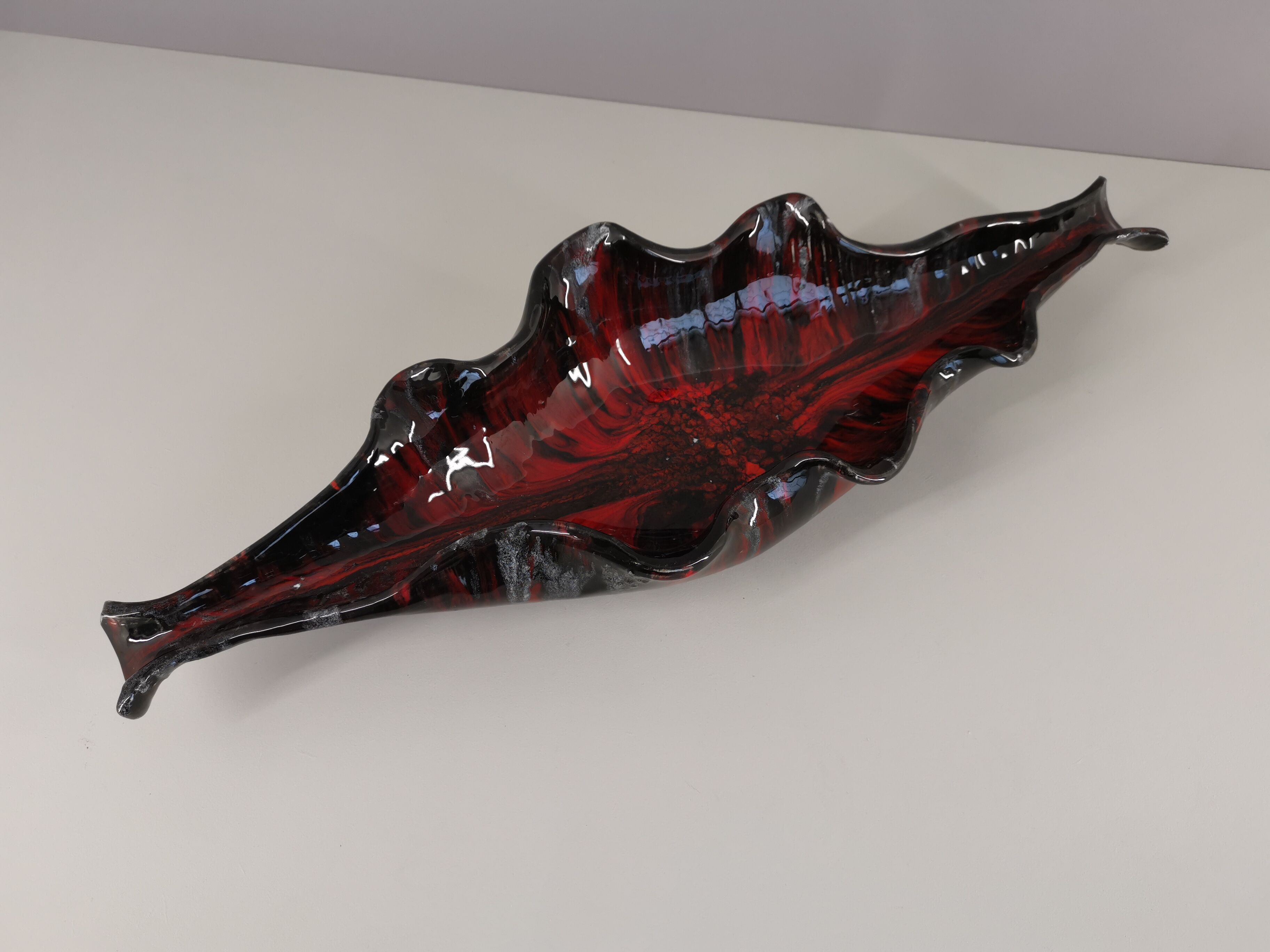 Table center dish, pockets signed in 70