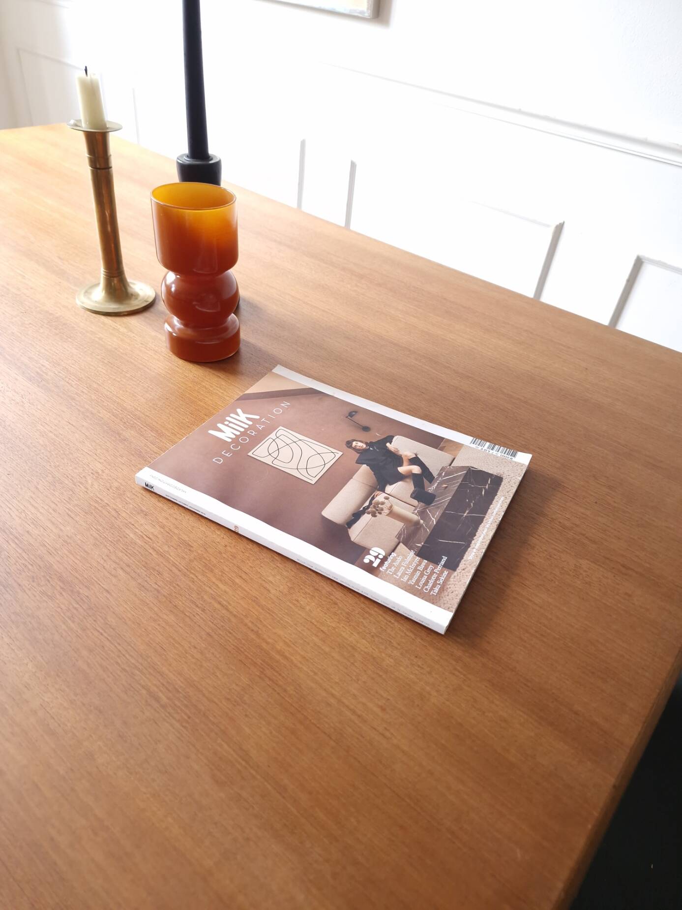 Scandinavian extendable table