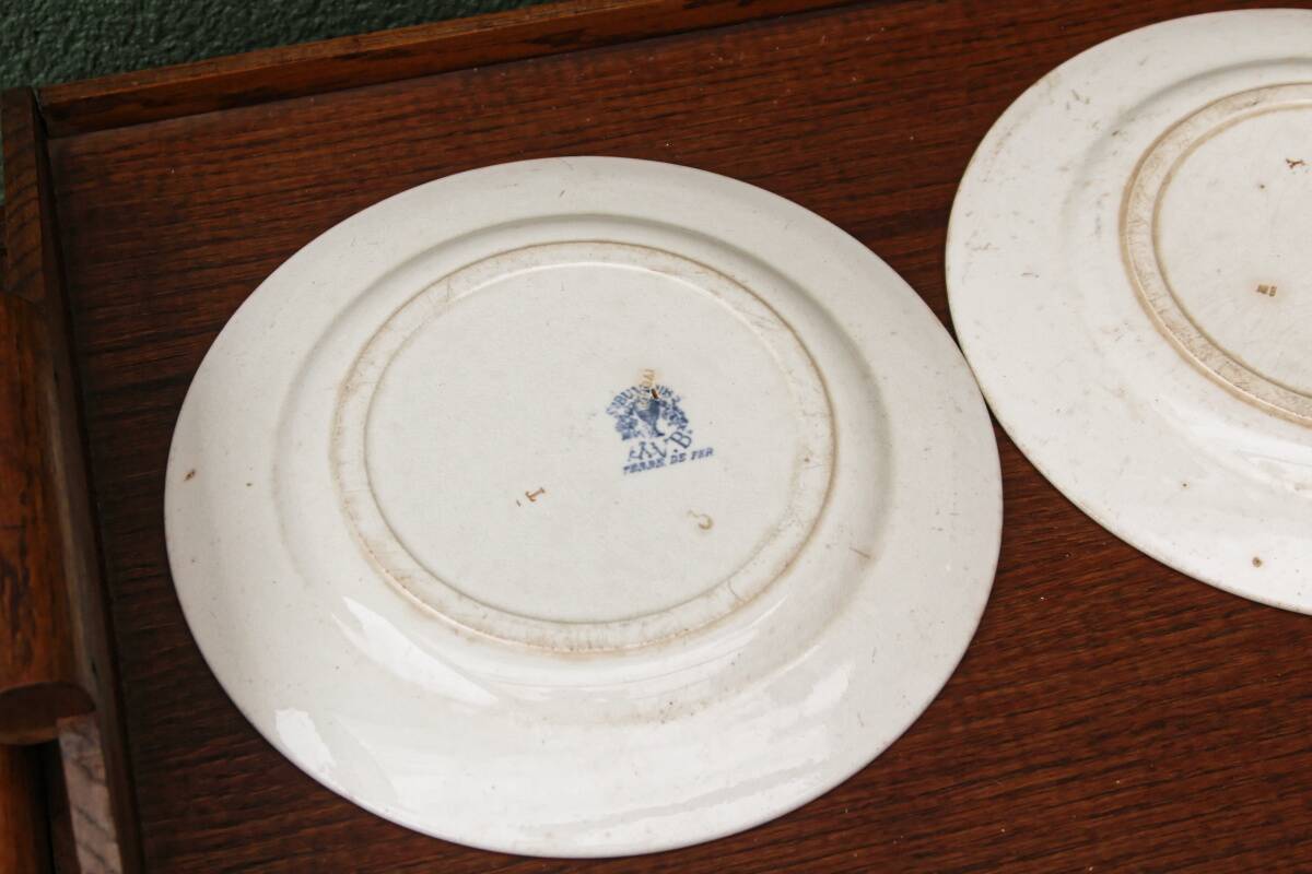 Set of 6 Jules Vieillard iron earth plates, St buveurs model