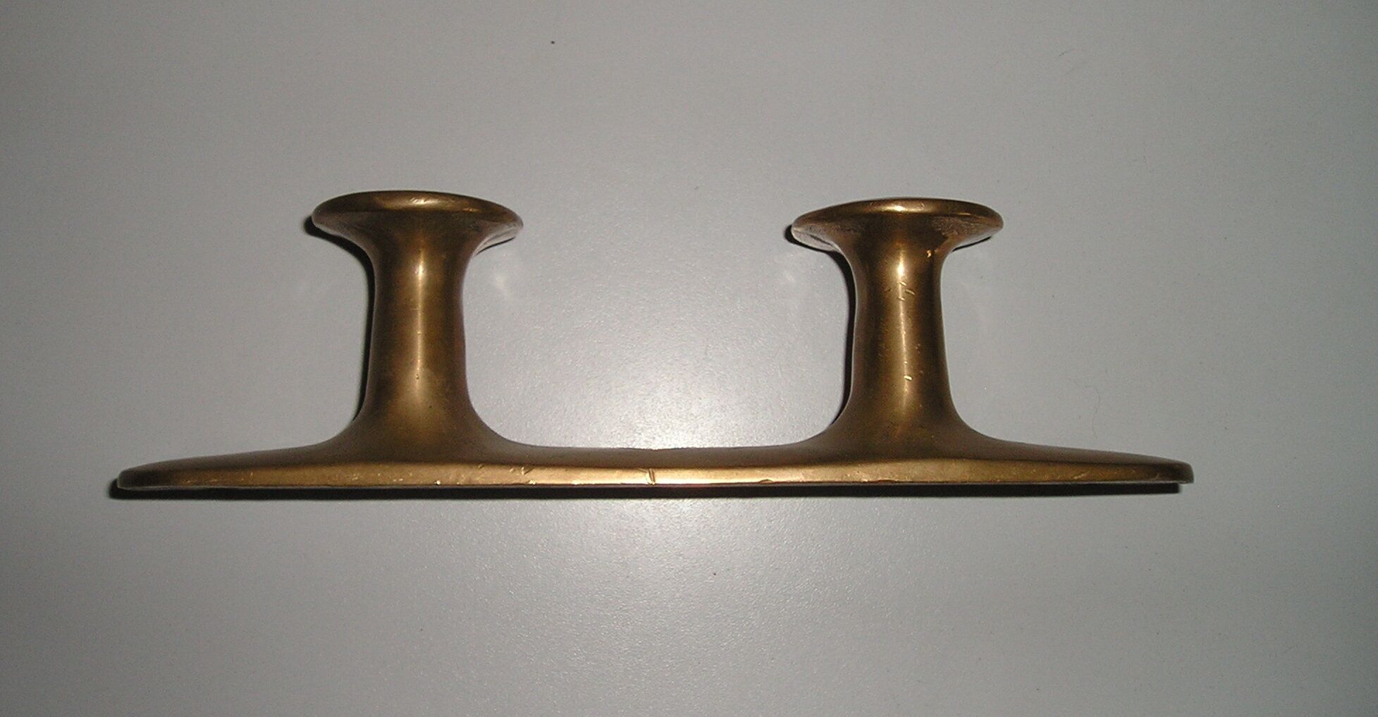 Bronze patères