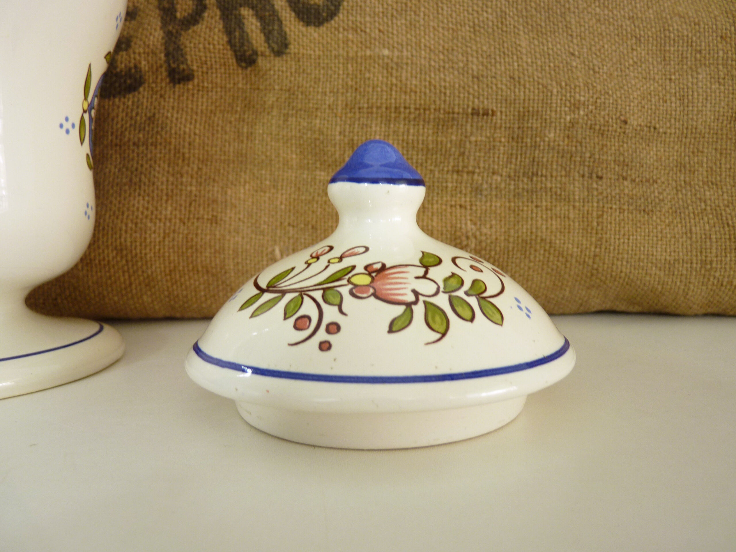 Ex-Ruscus apothecary pot in st Clement's earthenware