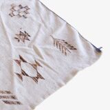 Tapis Kilim blanc à motif Berbère