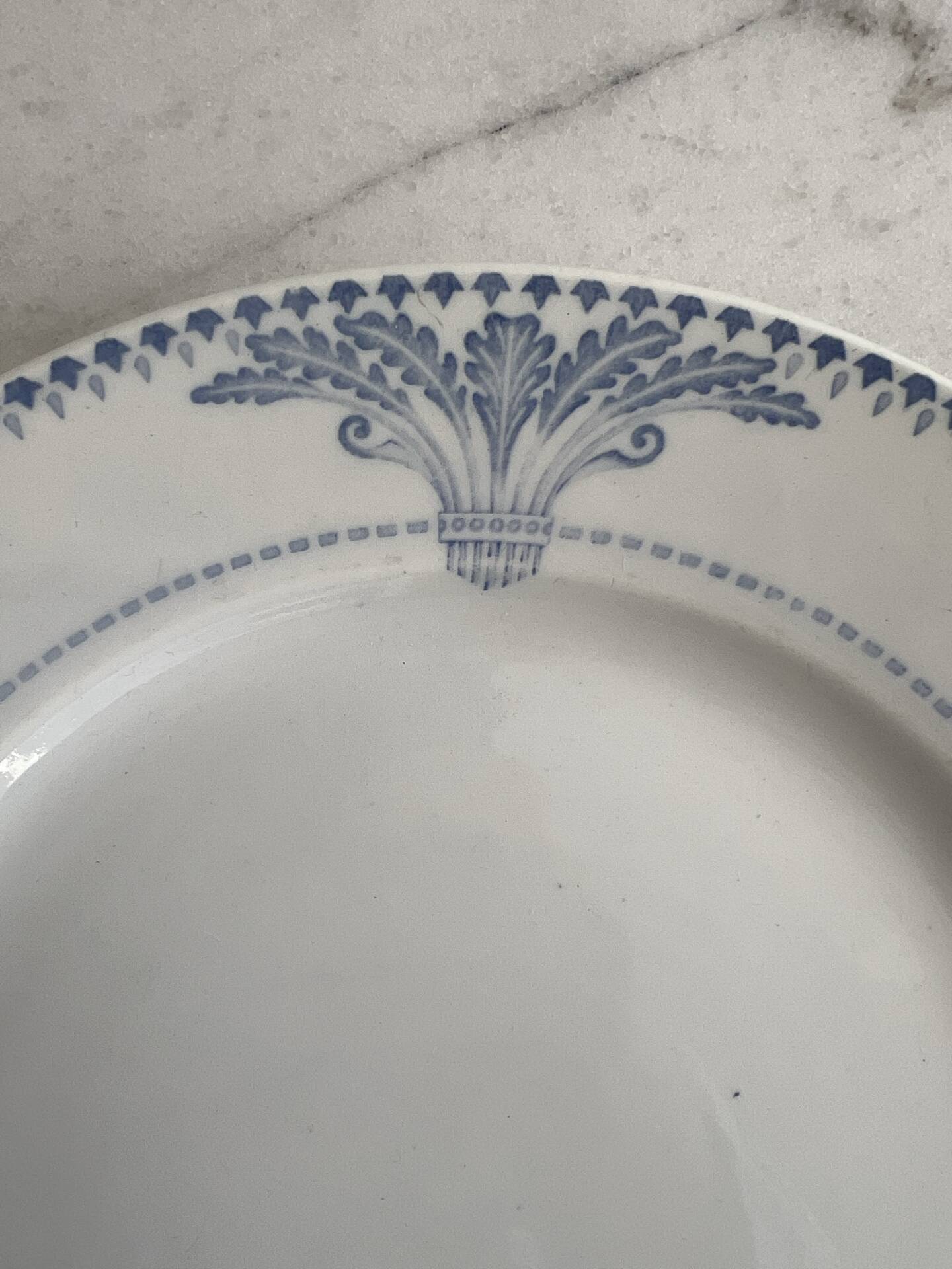 Windsor Creil and Montereau flat plate 24.5cm