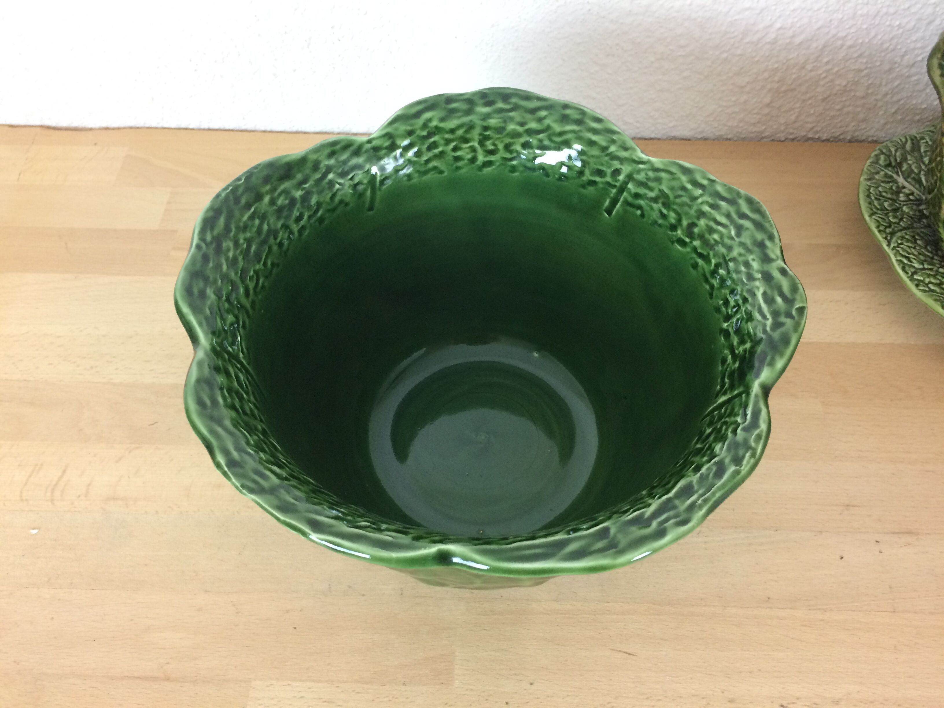 Service flat ceramic cabbages, salad bowl, soup maker