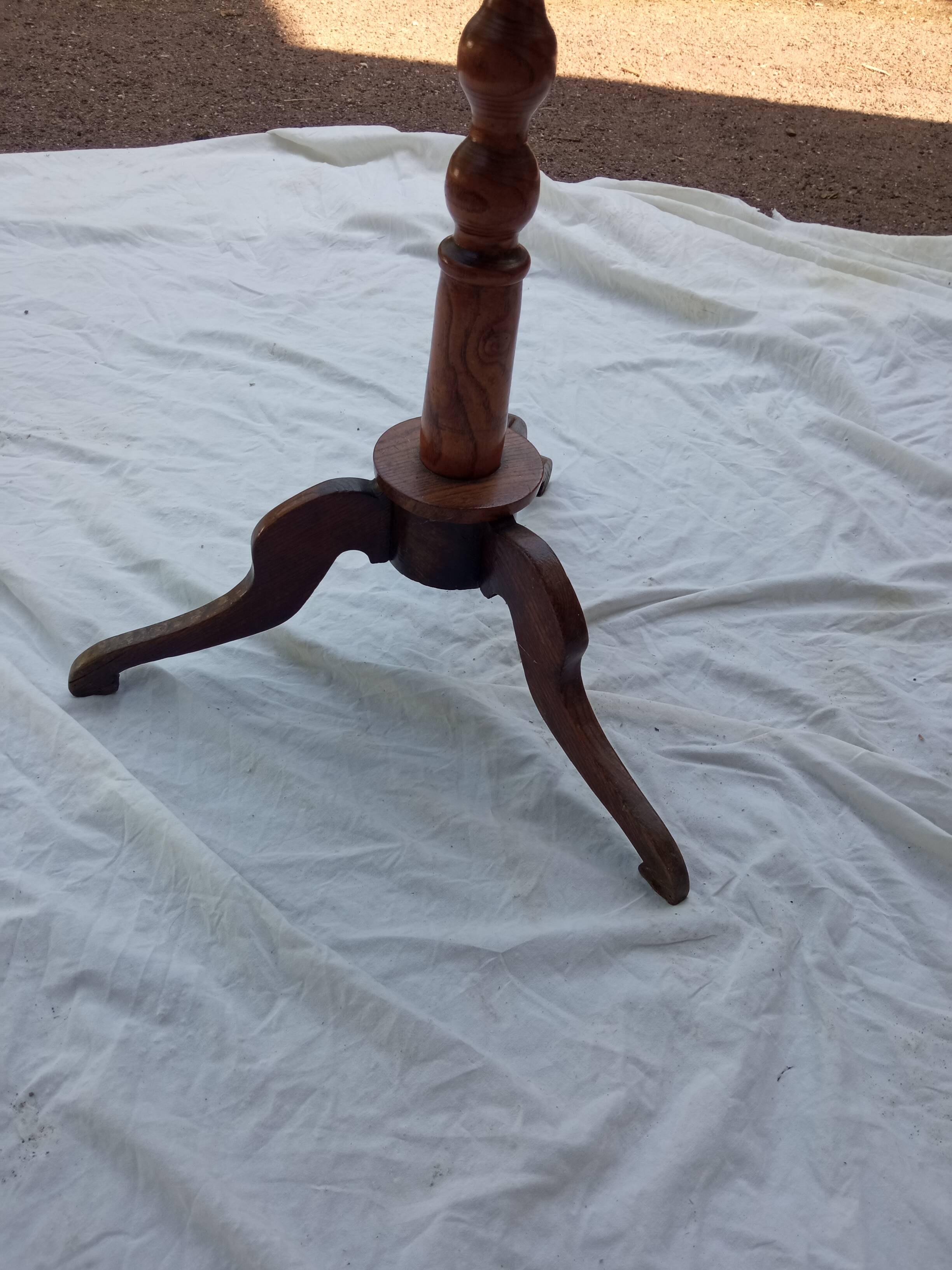 Wooden pedestal table