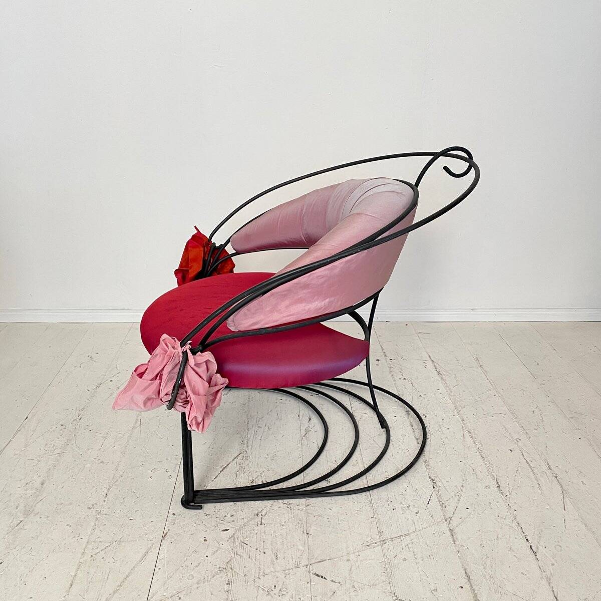 Postmodern Sculptural Armchair in Black Metal and Pink Red Silk Padding, 1980