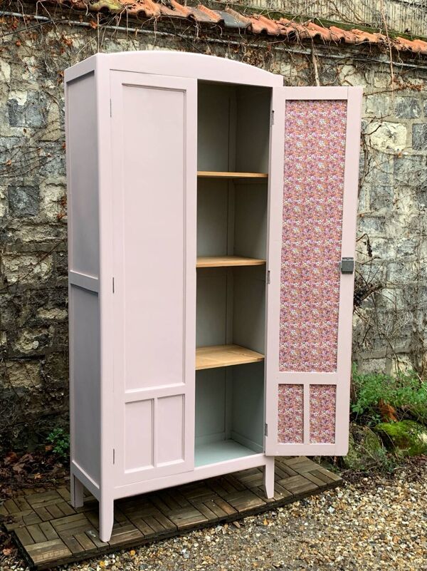 Armoire parisienne Art Déco rose 1930