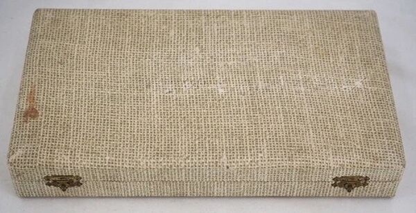 Christofle Rubans, 12 couteaux de table en métal argenté, excellent état.
