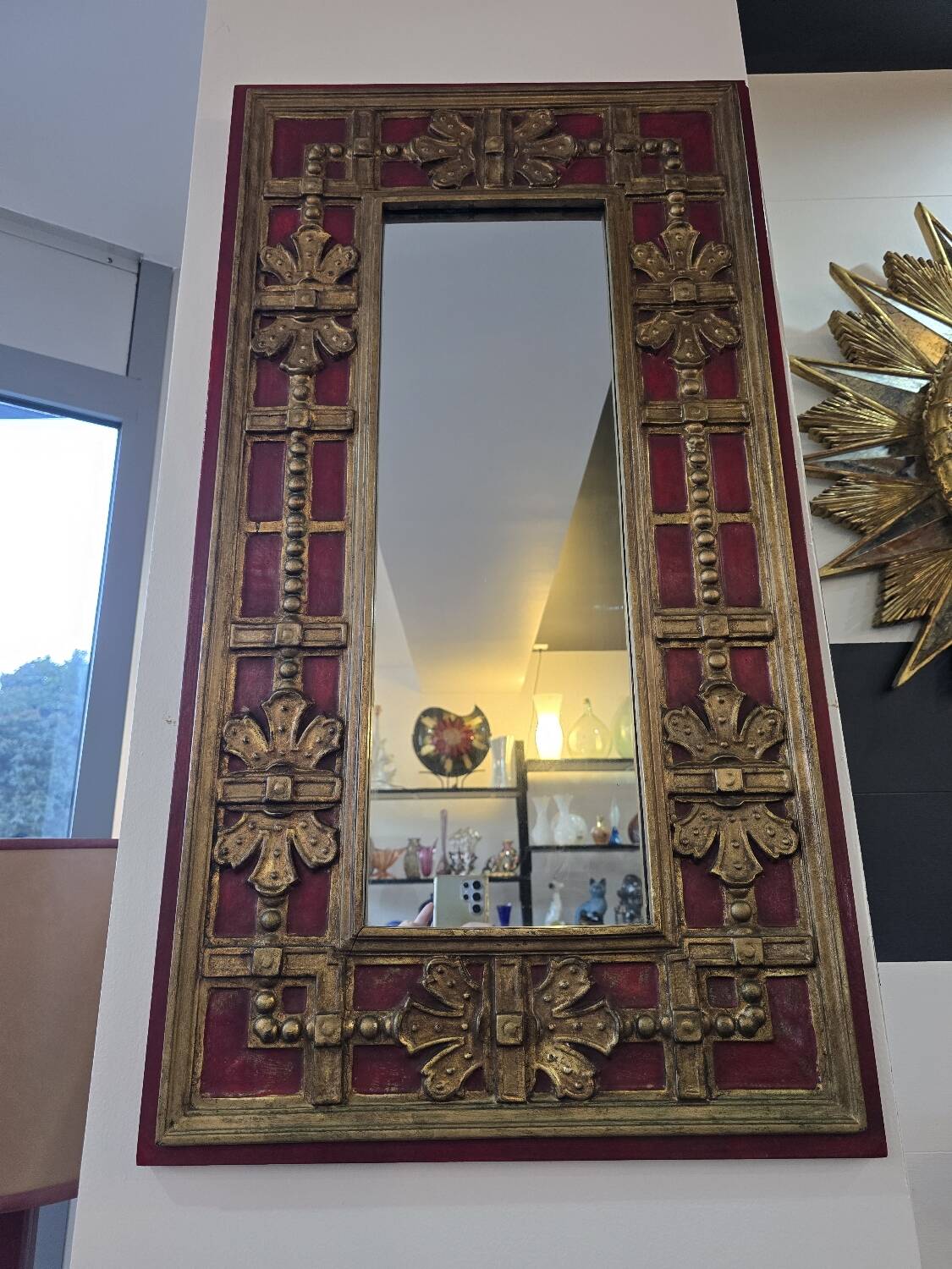 miroir mural Palladio, Italie, 1970 – Décor rouge et dorure patinée