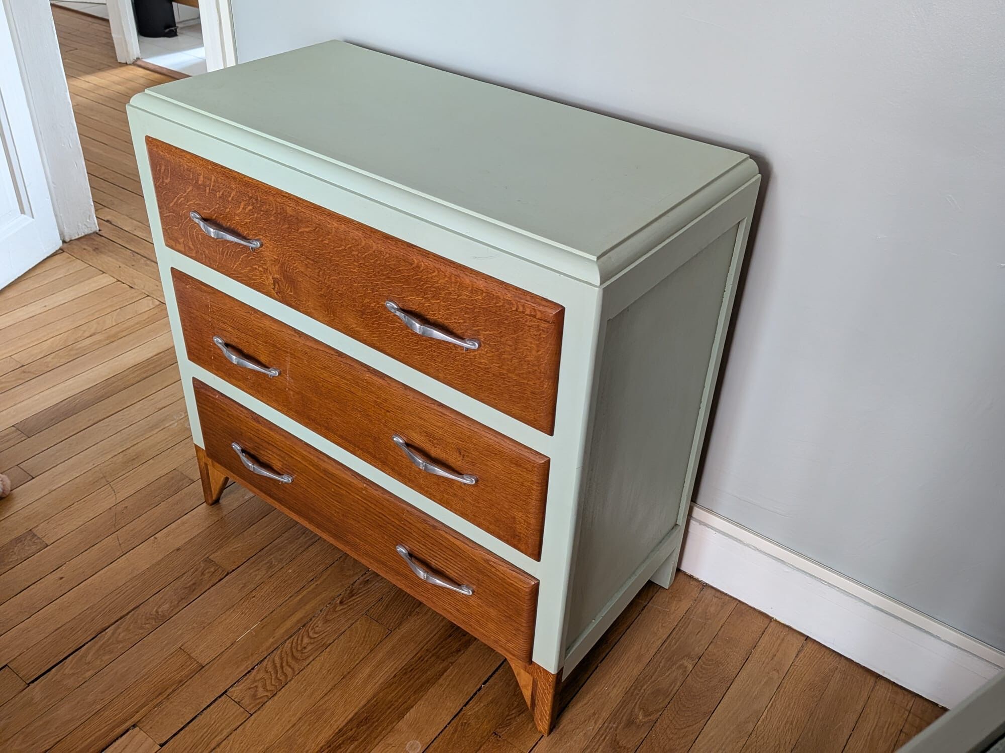 Vintage chest of drawers