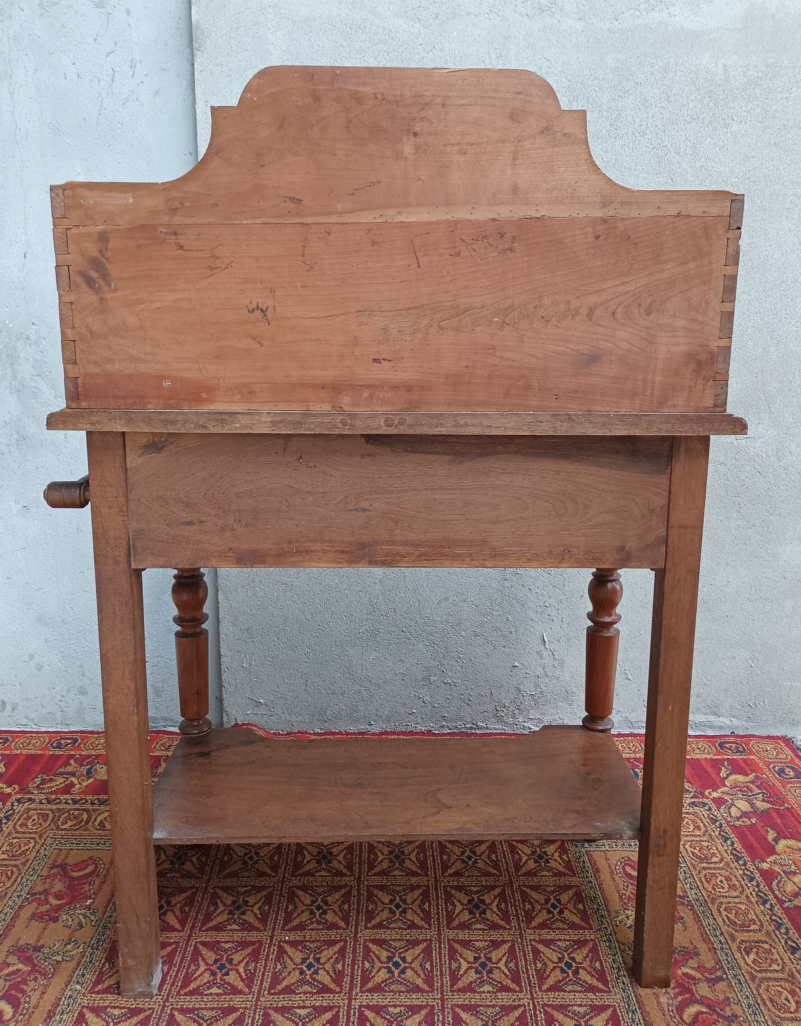 Meuble de toilette en noyer et merisier
