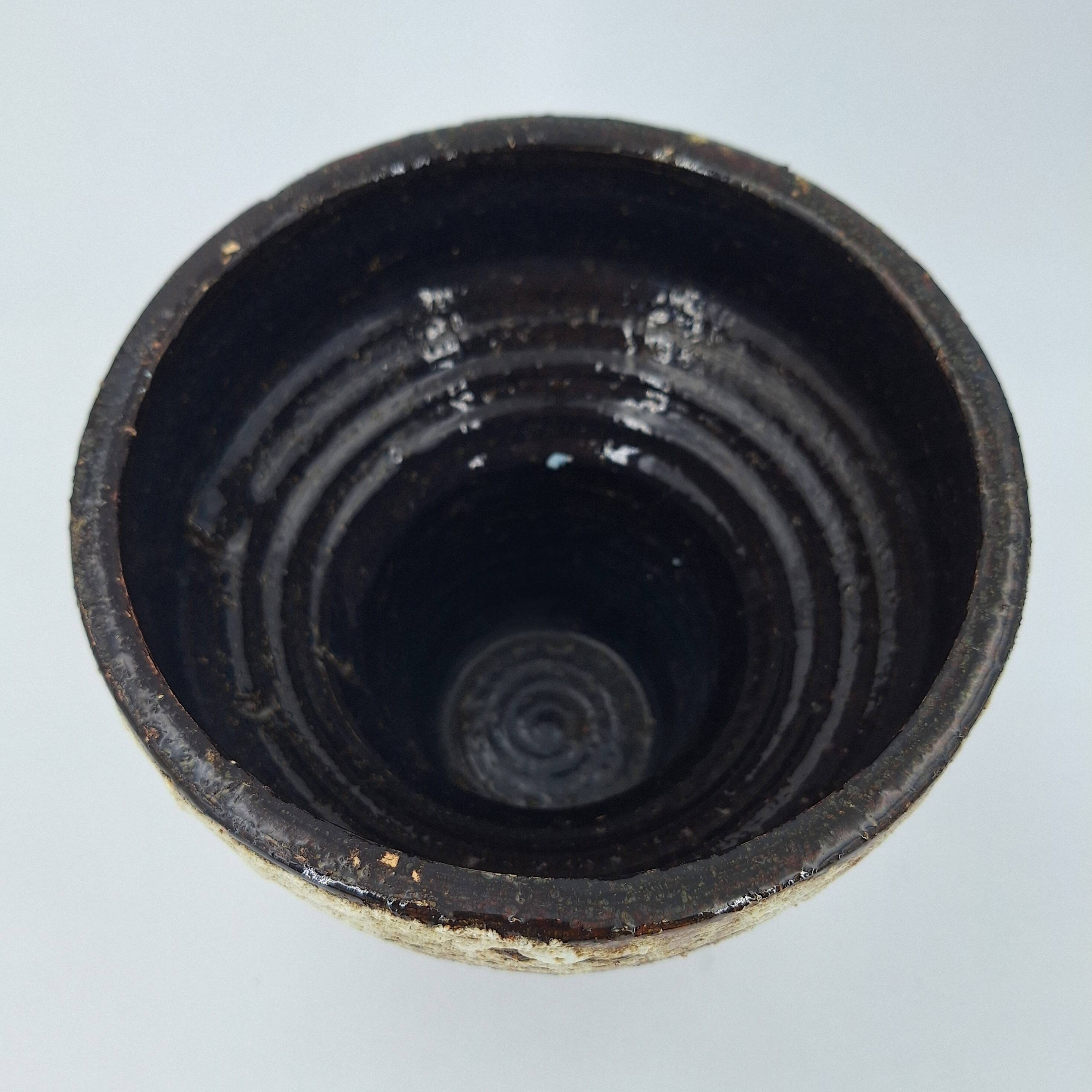 Modernist brutalist standing vase chamotte stoneware shaded brown, ocher, ivory Scandinavian design 1970