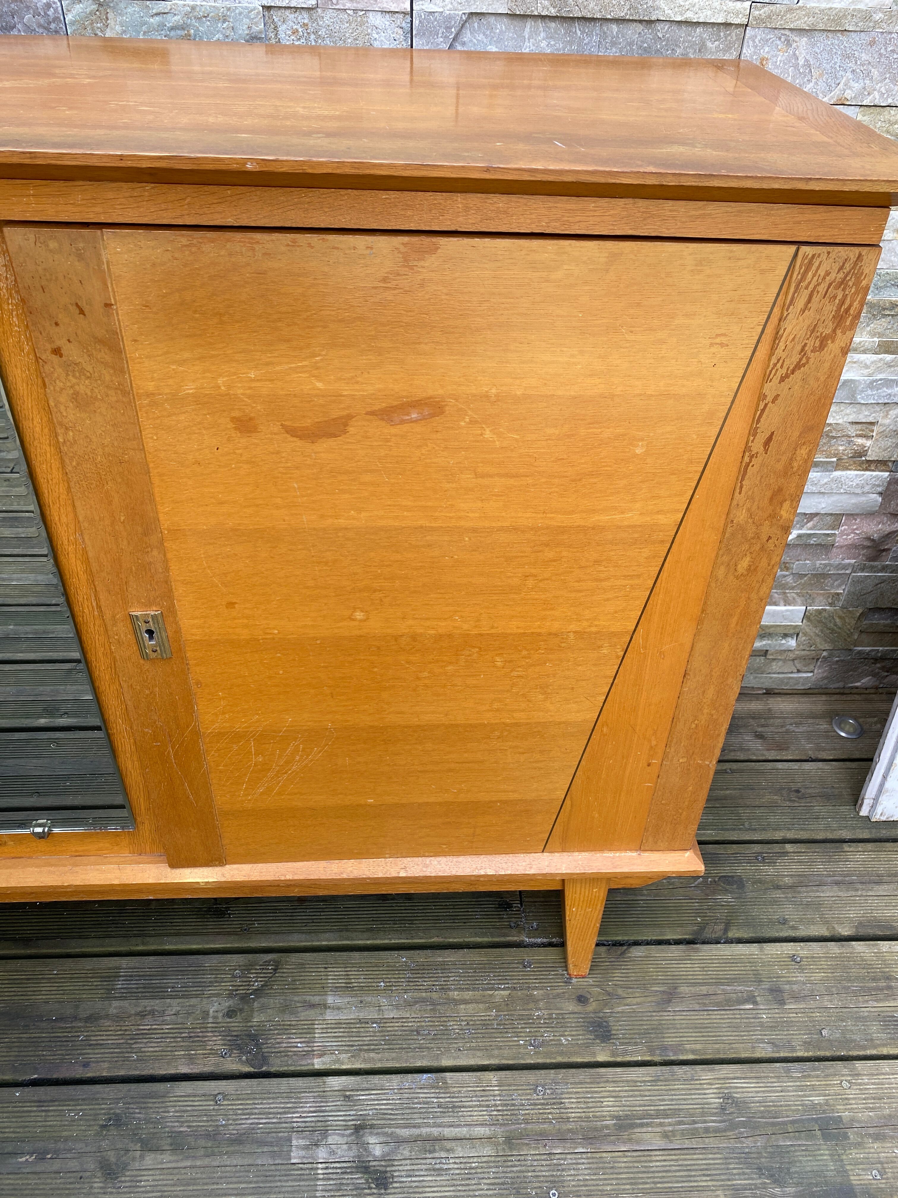 Buffet vintage feet compass