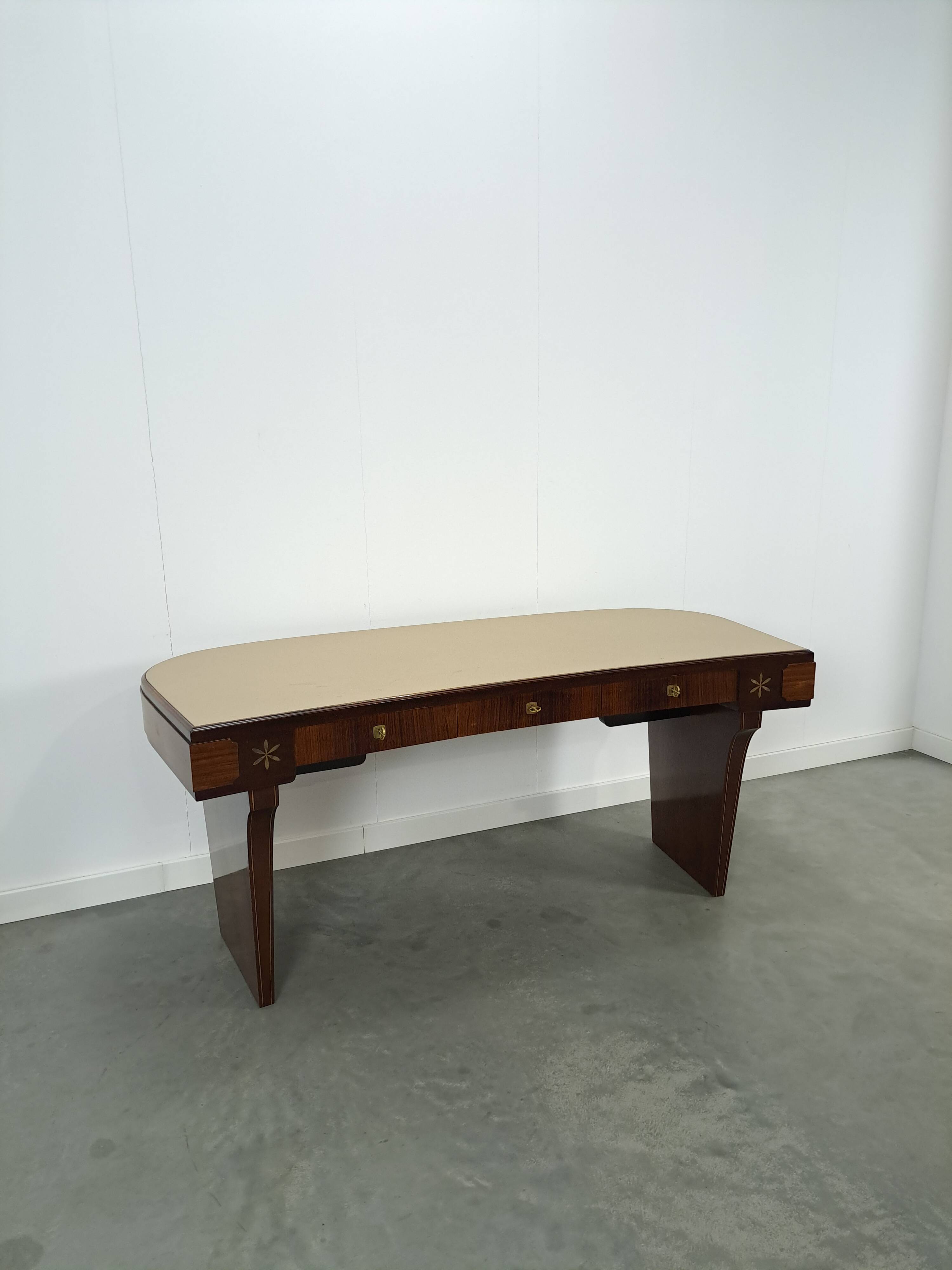 Vrijstaand Art Deco bureau met licht blad en lades