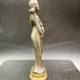 Bronze seal sculpted violinist