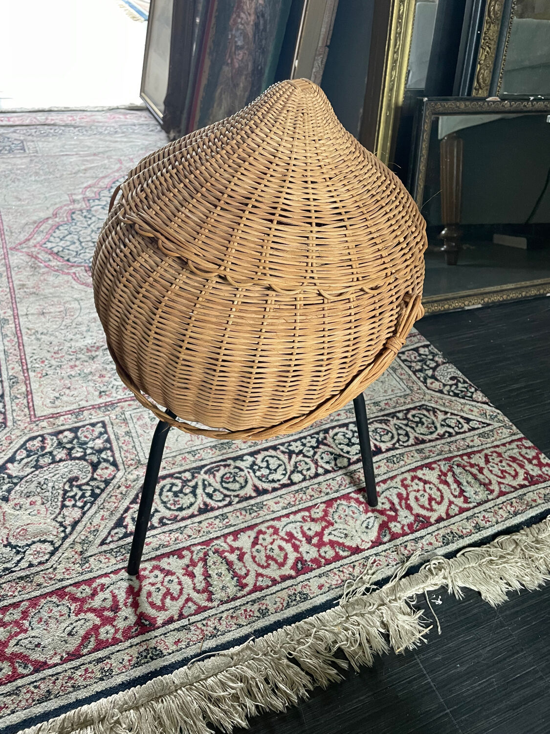 Wicker basket on foot fabric inner covering