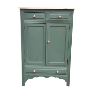 Armoire avec tiroirs