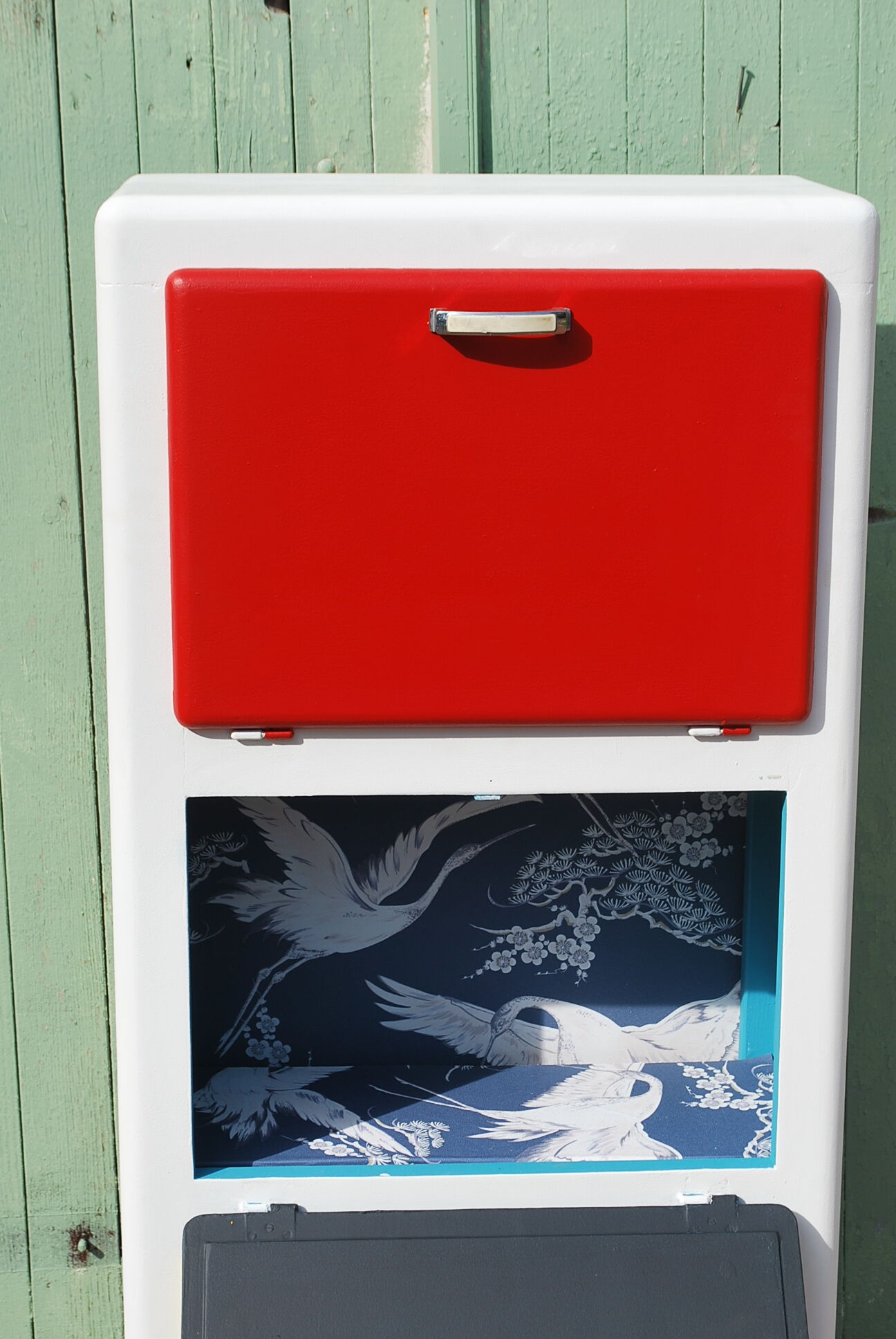 Renovated buffet in Mondrian colors