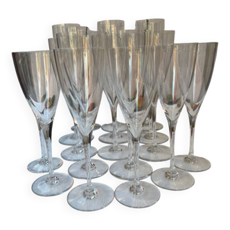 17 Baccarat crystal flutes, Dom Pérignon model