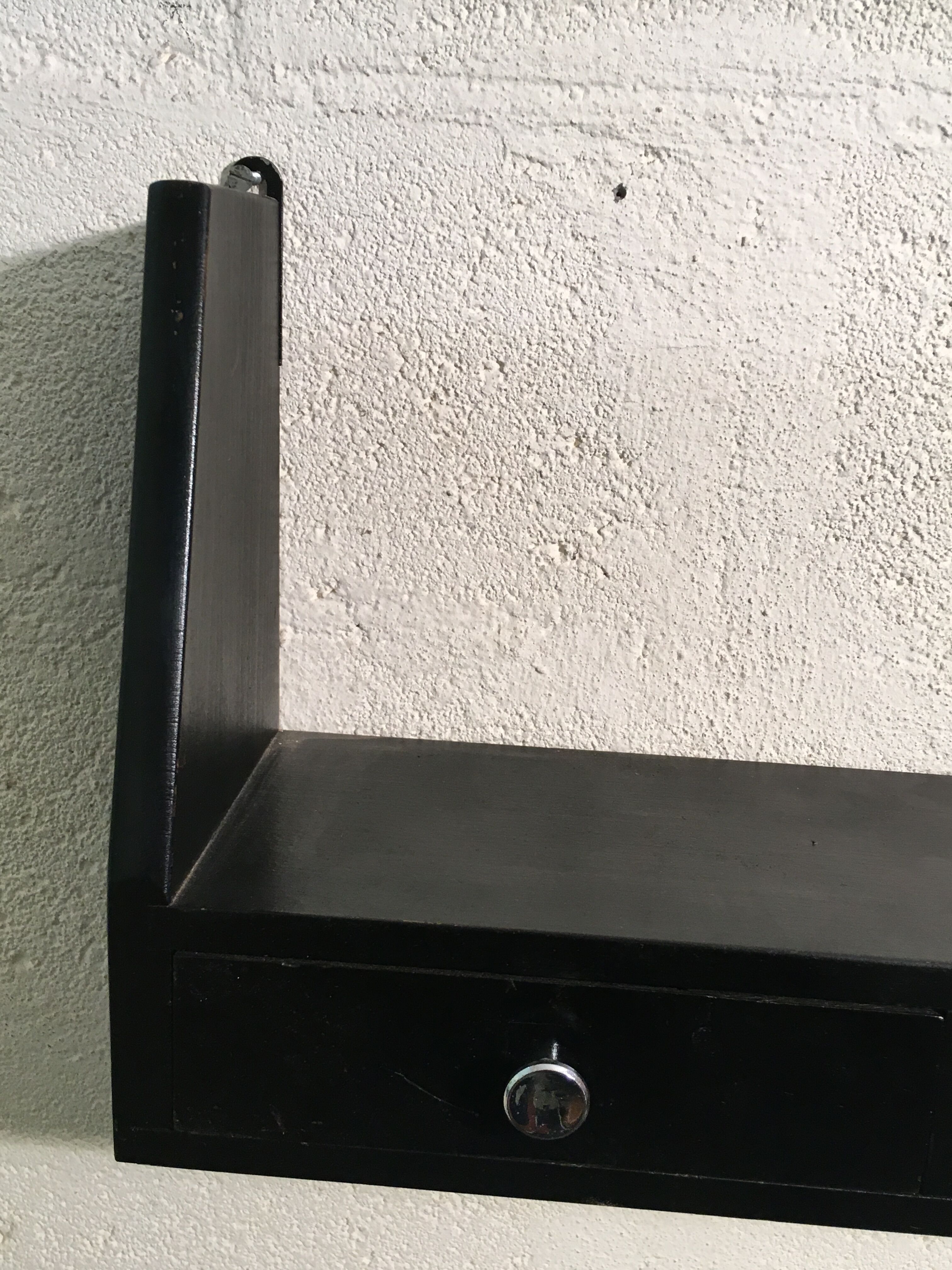 Etagere en bois à ailerons