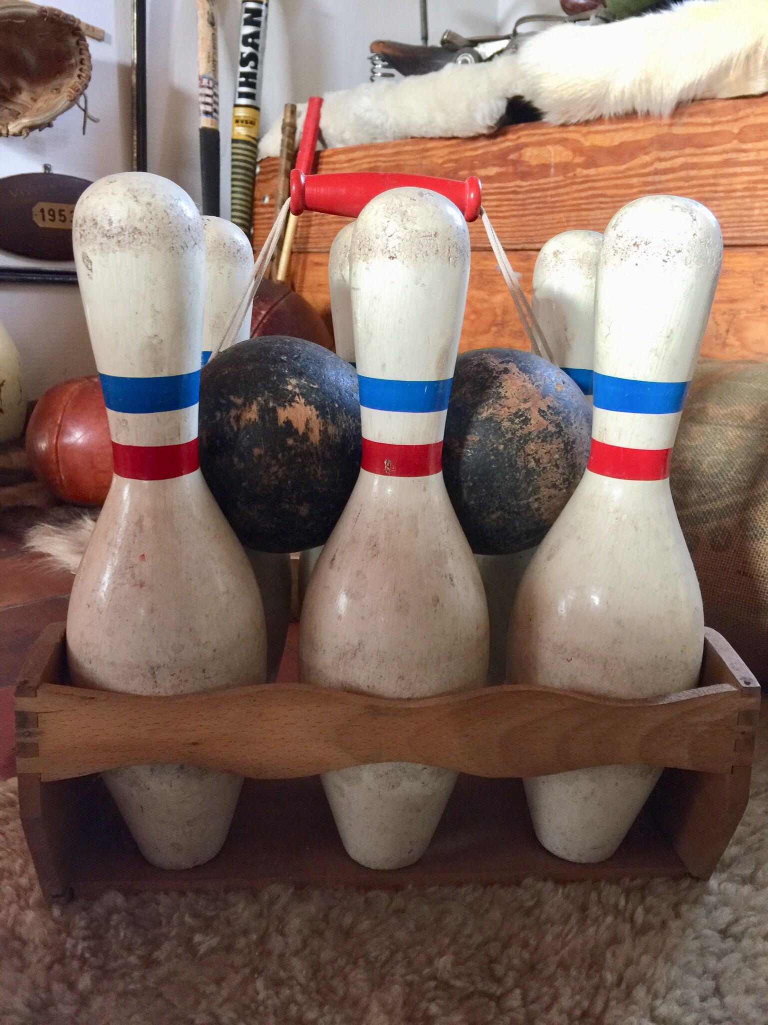 Ensemble de 6 quilles et 2 balles en bois