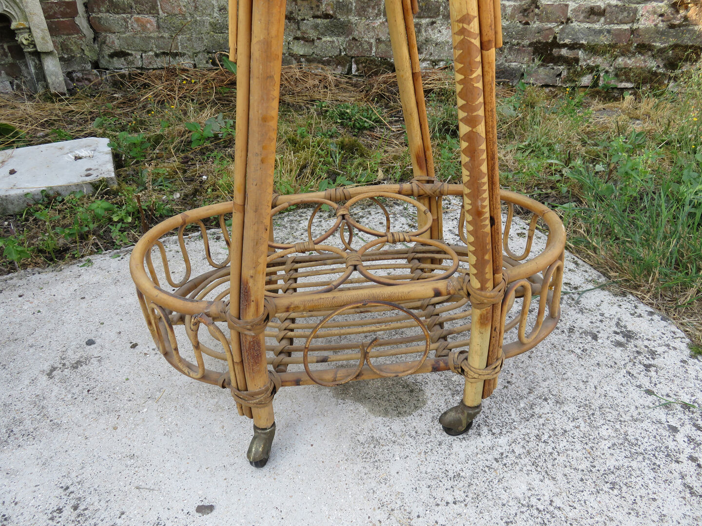 Serving rattan on wheels of the 50s, 60s
