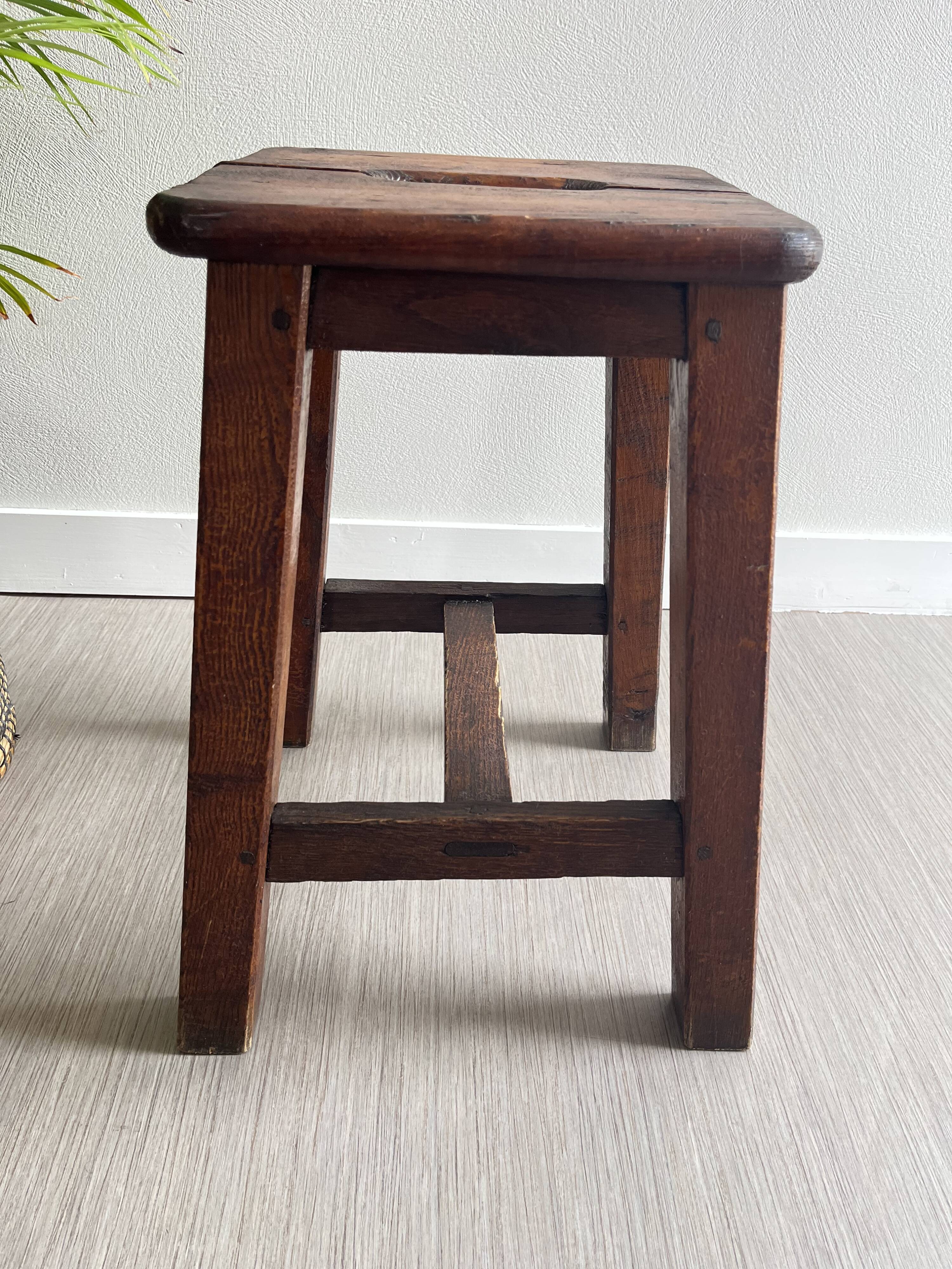 Tabouret d’atelier en bois