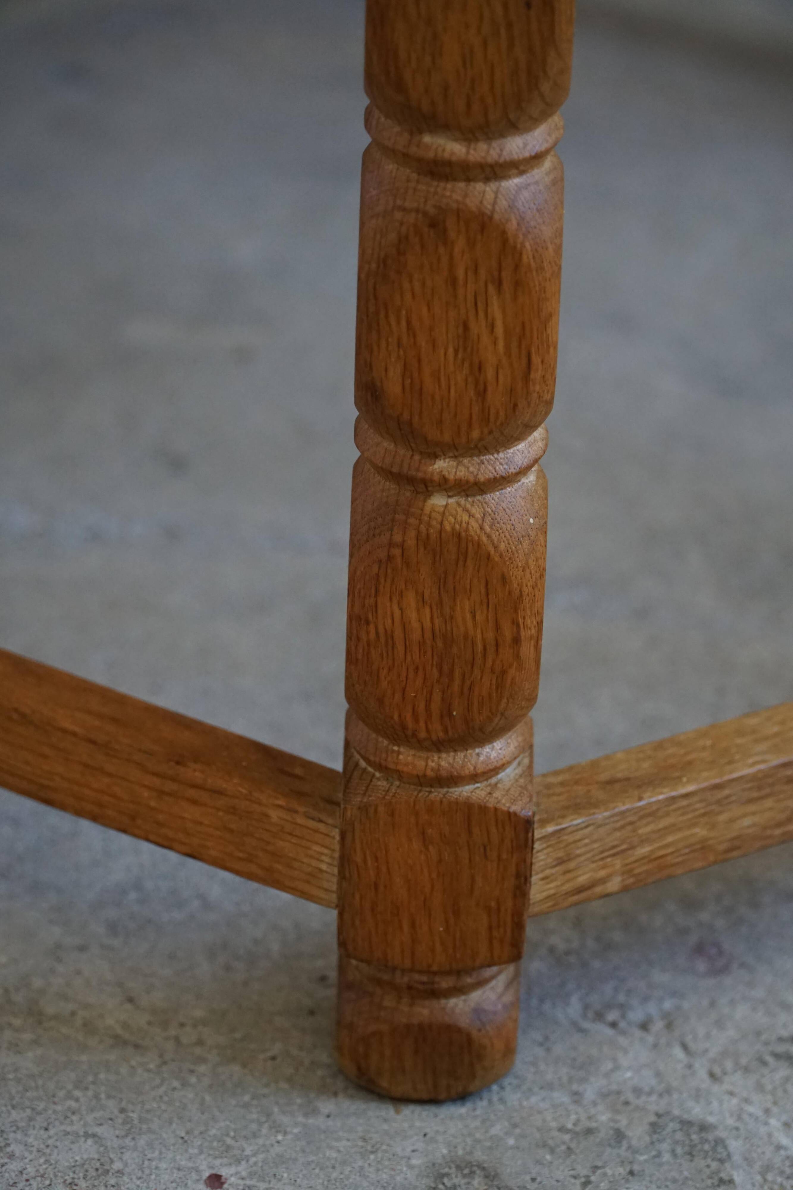 Round modern Danish brutalist coffee table/sofa in solid oak, 1960s.