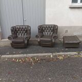 Pair of Chesterfield armchairs with footrest