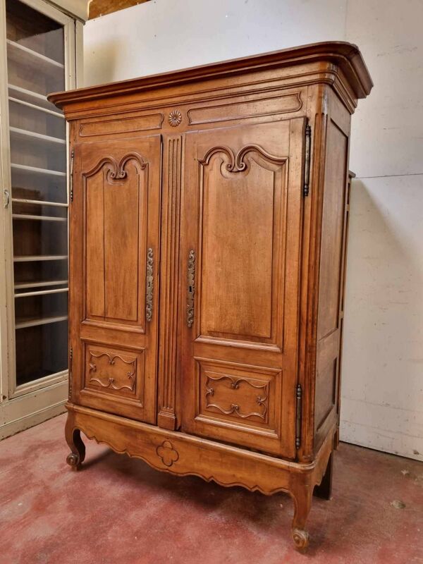 Petite armoire ancienne