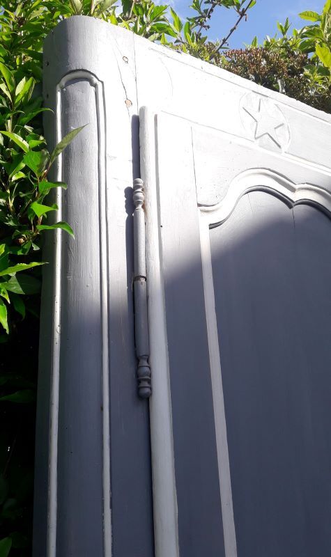 Lyon's 18th-18th-painted walnut façade rechampi