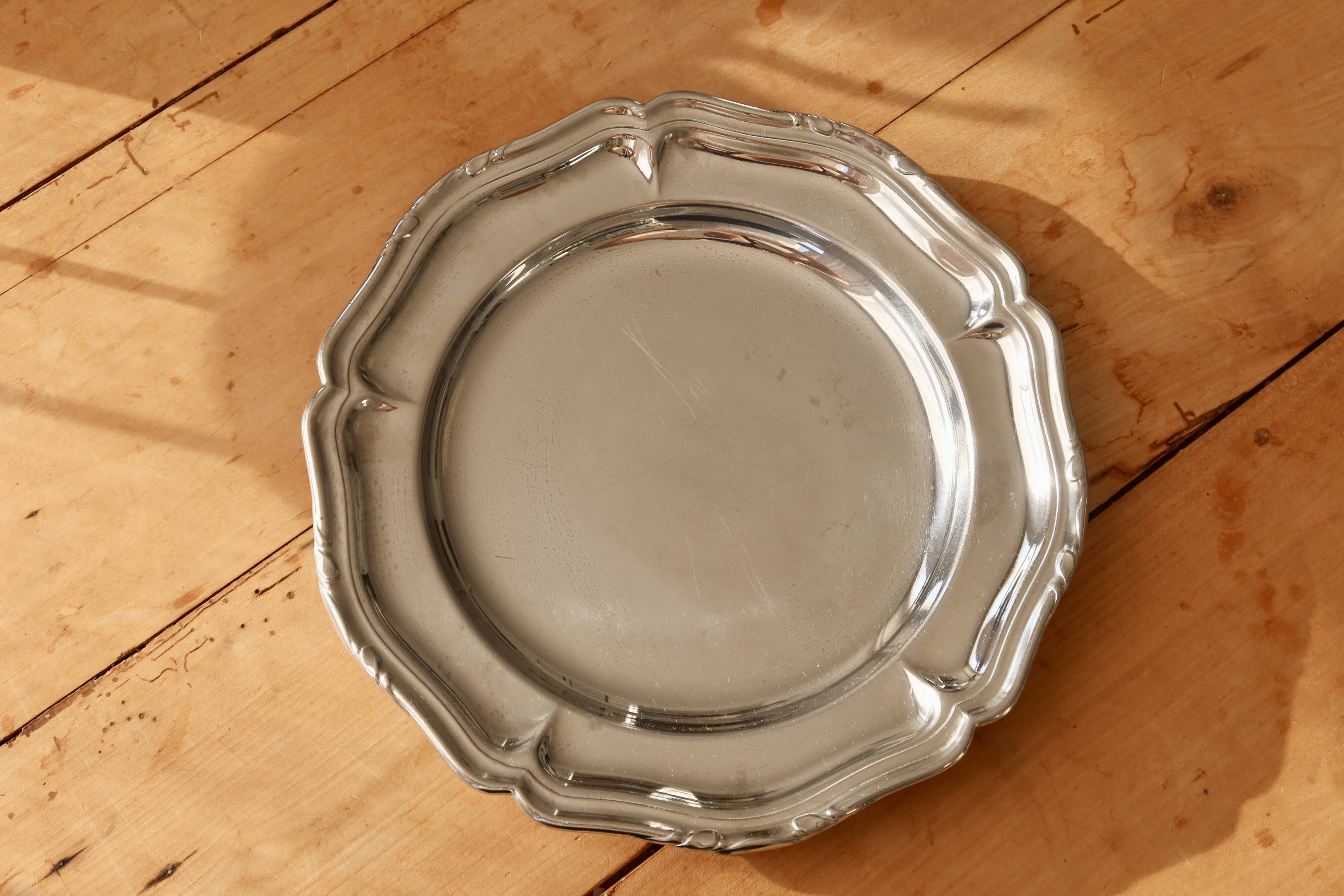 Small round vintage shiny metal dish - Scalloped