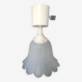 Luminaire suspension tulipe en verre blanc opaline ideal pour un couloir une entrée ou les toilettes