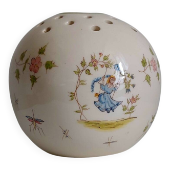 Moustier flower picker