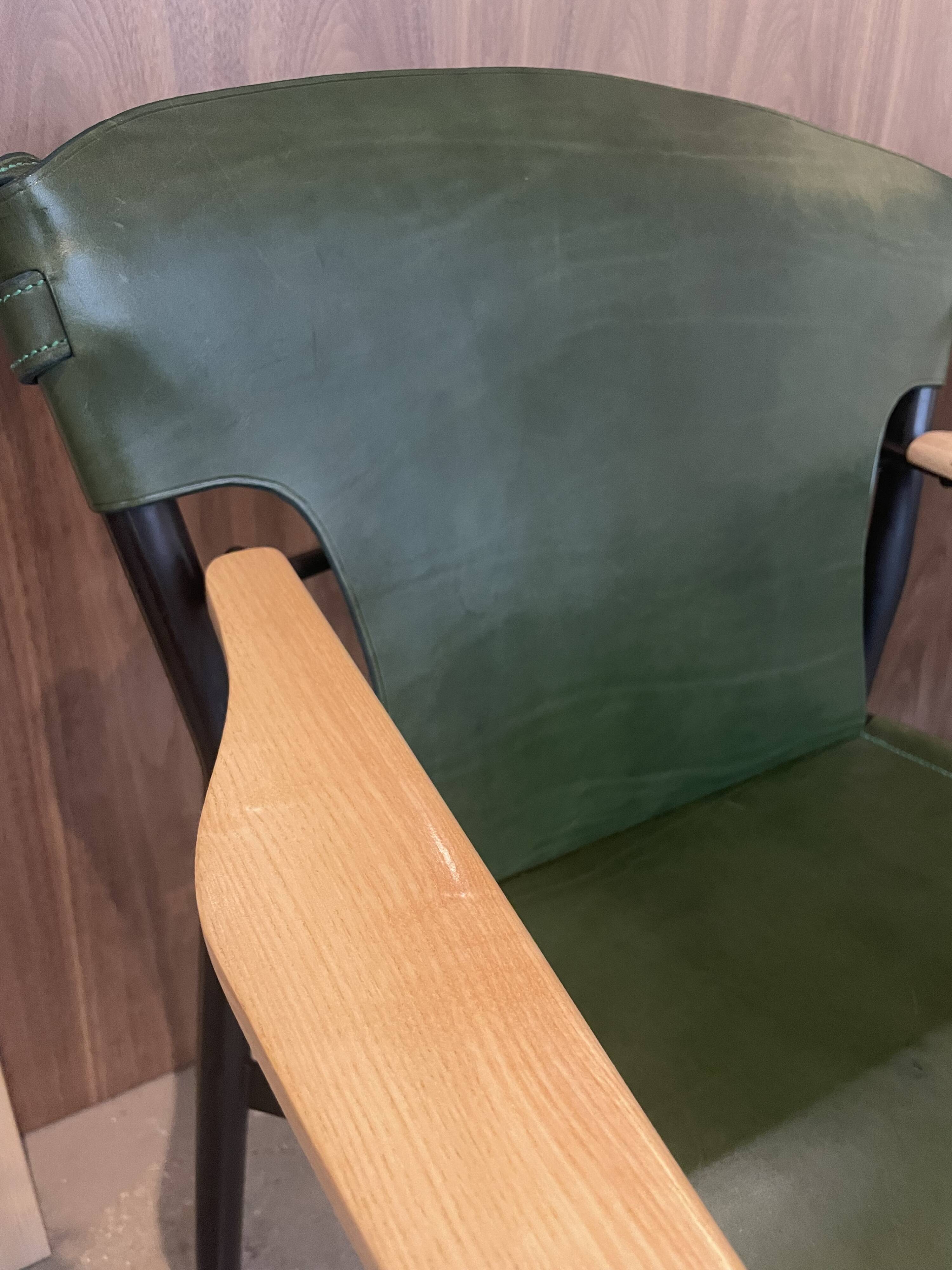 Galathée armchair in green leather, steel and ash wood