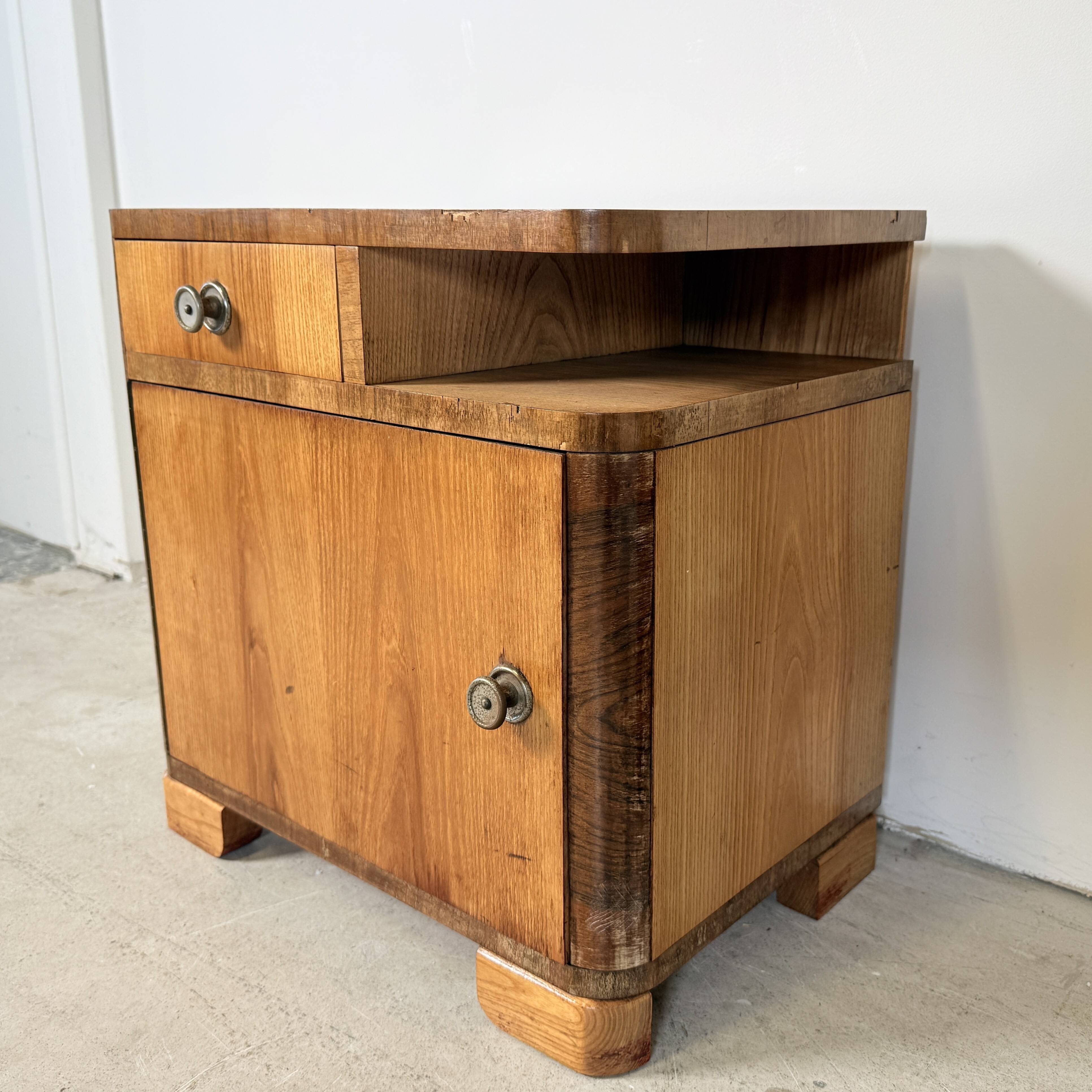 Pair of Art Deco Bedside Tables, Streamline Design, 1950s