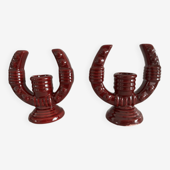 2 bougeoirs en céramique rouge fifties, motif de fer à cheval