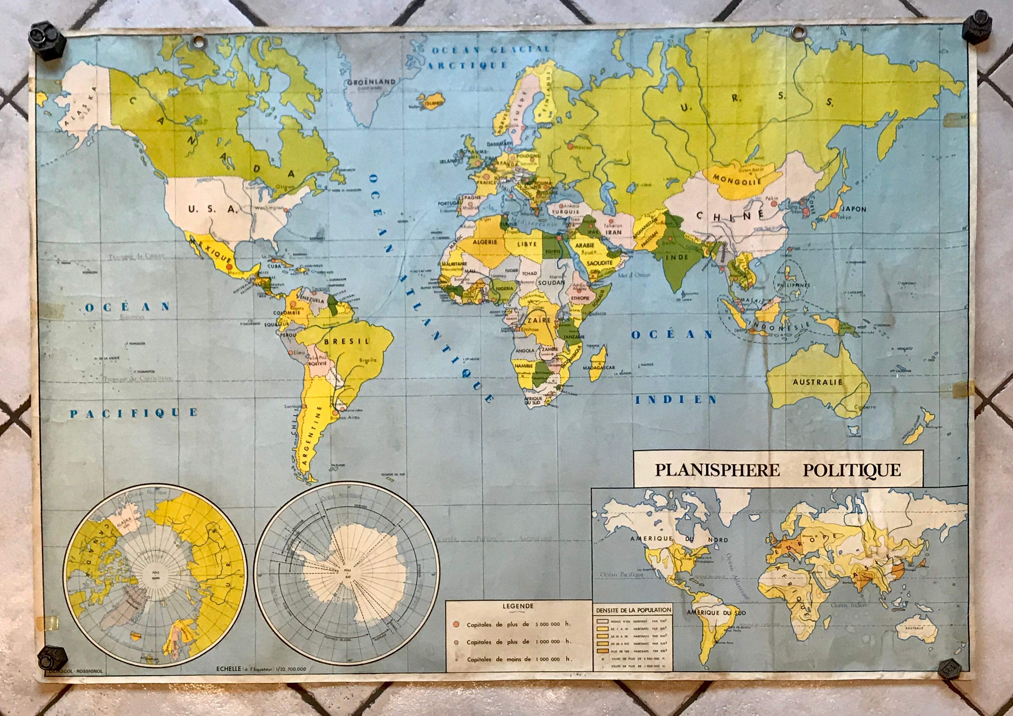 School map of the world / political and physical planisphere 60s