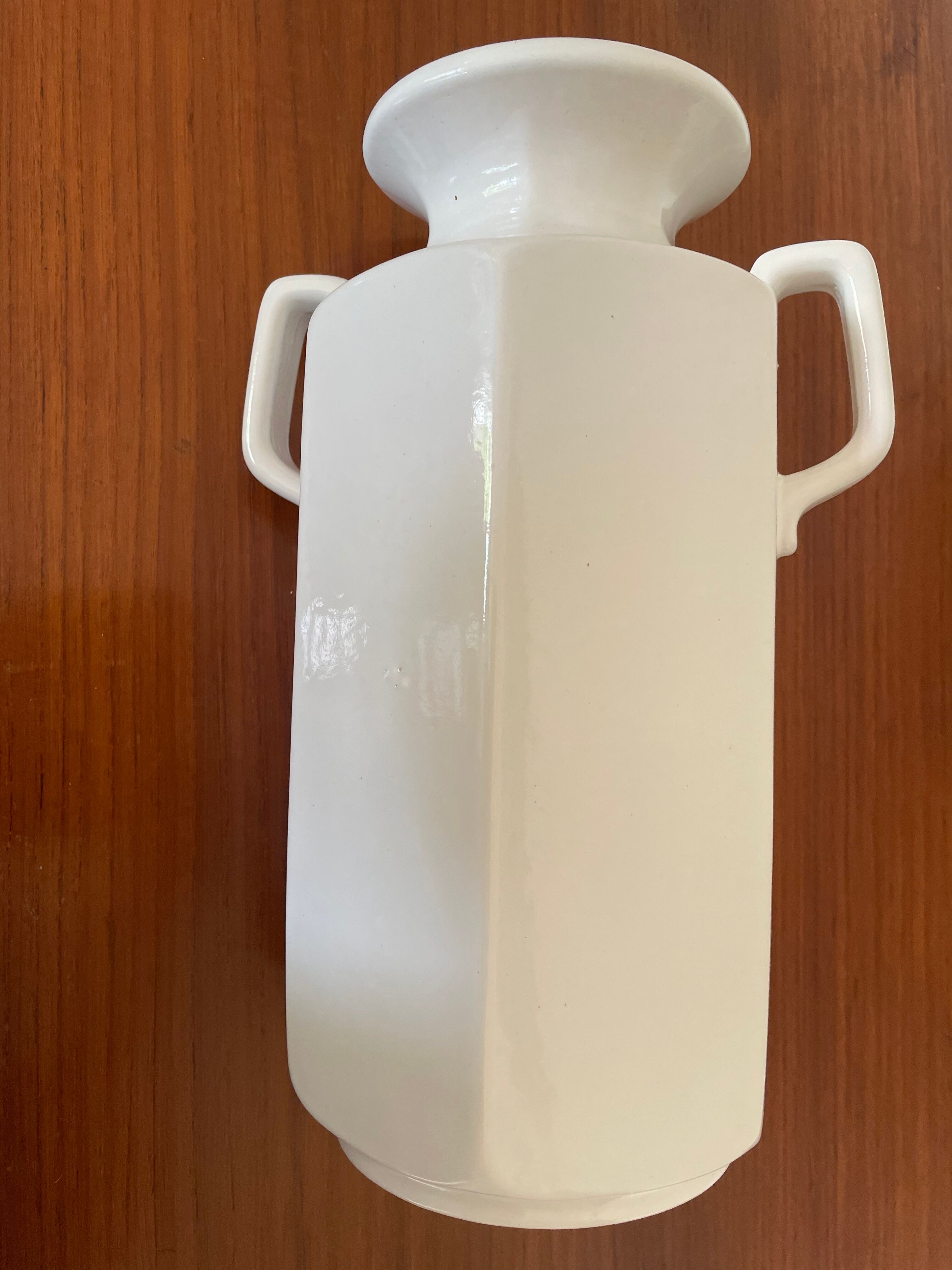 White ceramic ansé vase