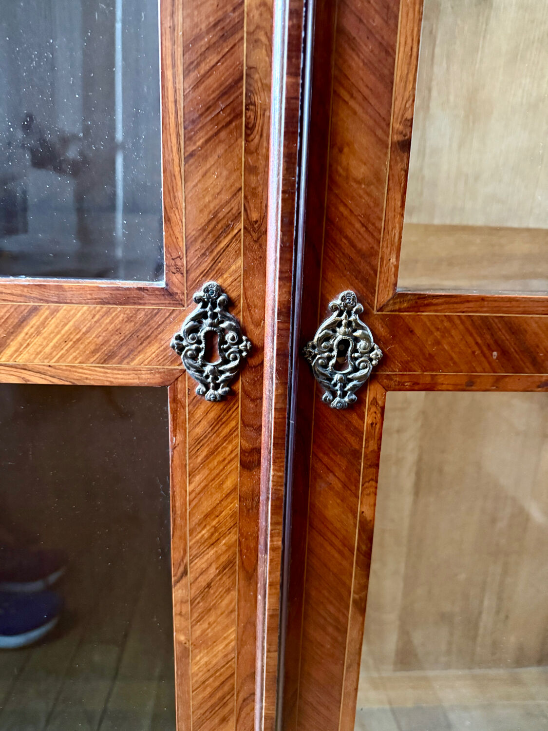 Solid wood display cabinet - walnut veneer