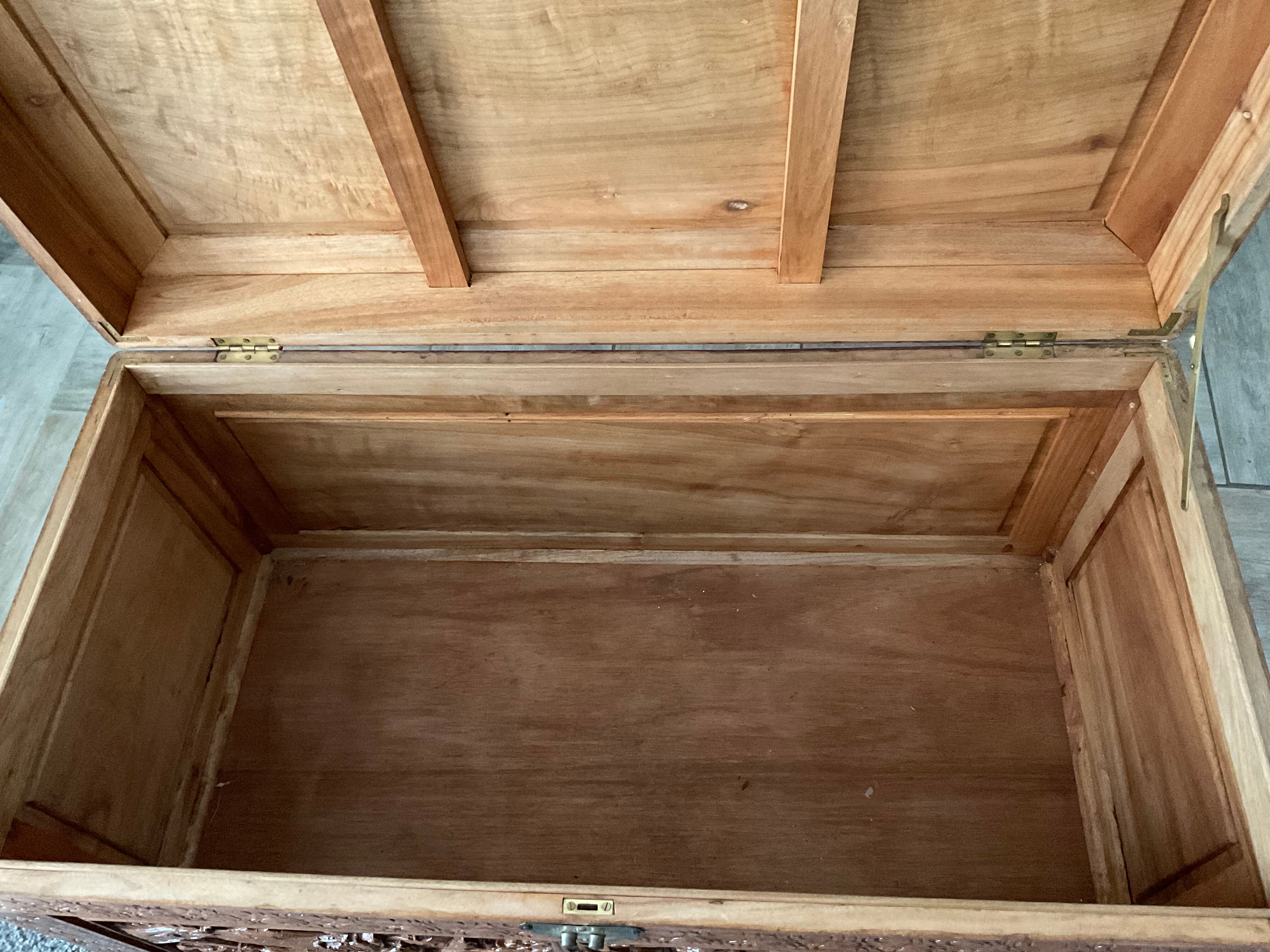 Large chinese chest, carved camphor wood. 1st half of the XXth century