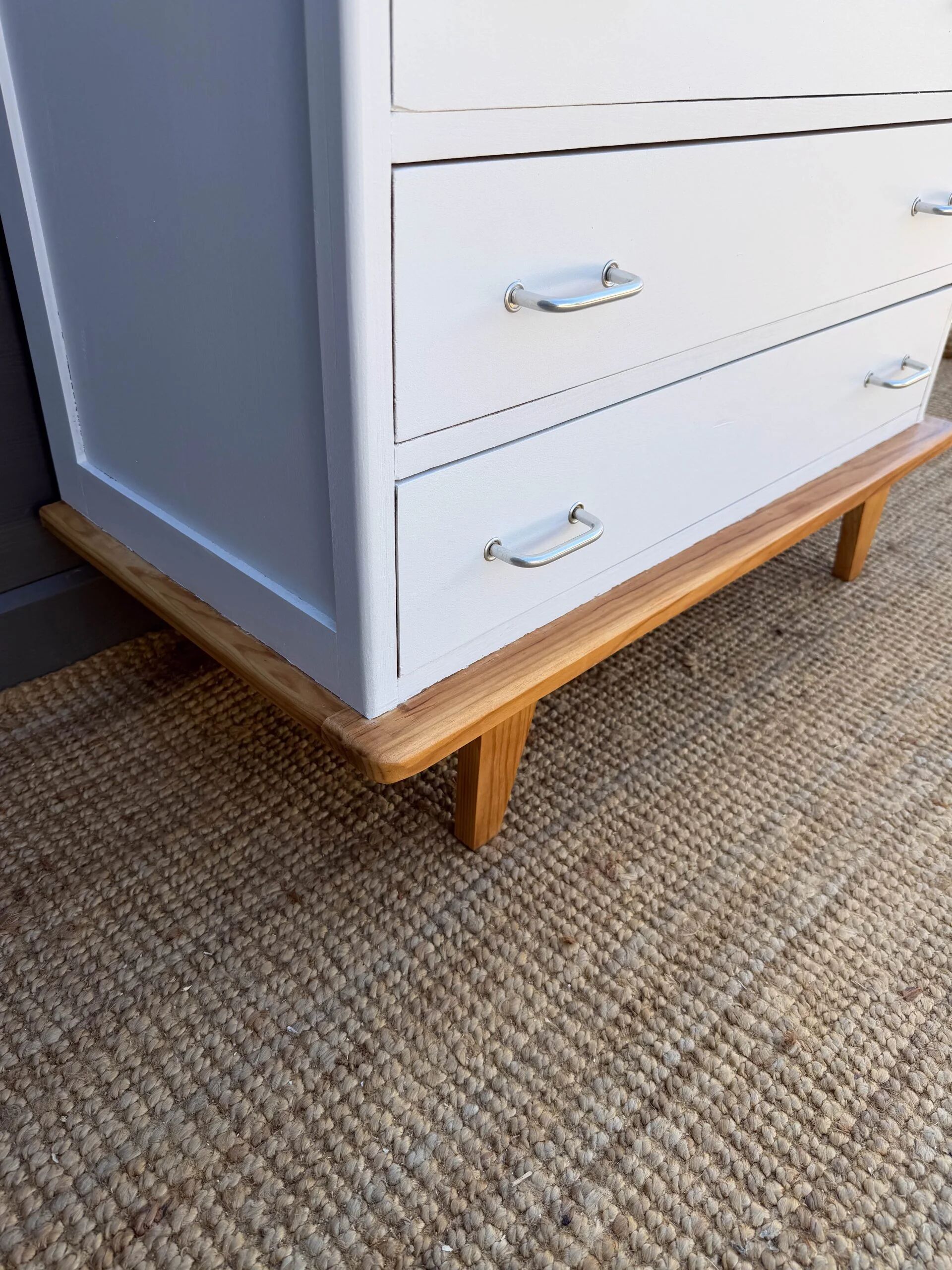 Compass leg chest of drawers