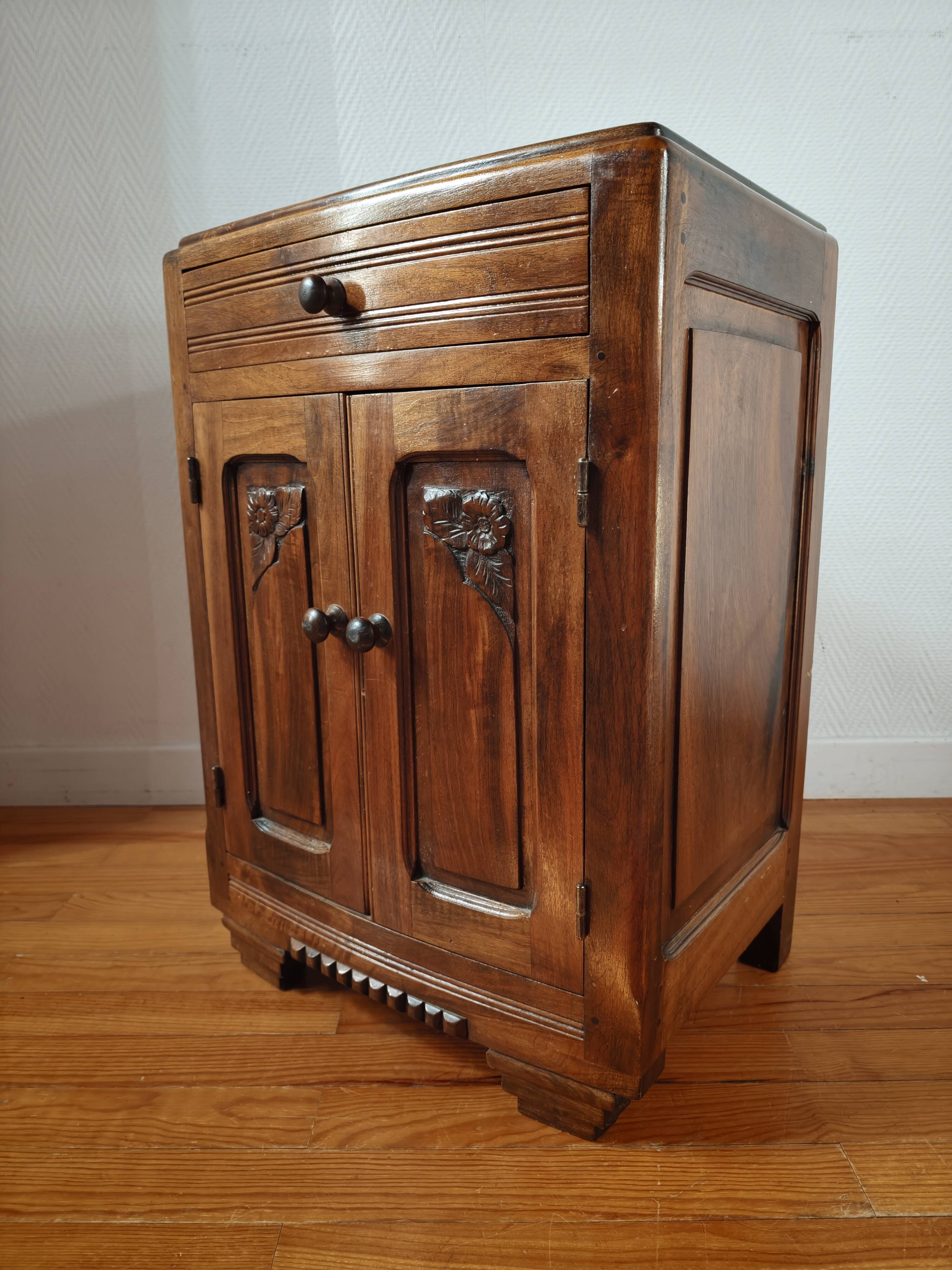 Confiturier en noyer – meuble de rangement ancien 1930-40
