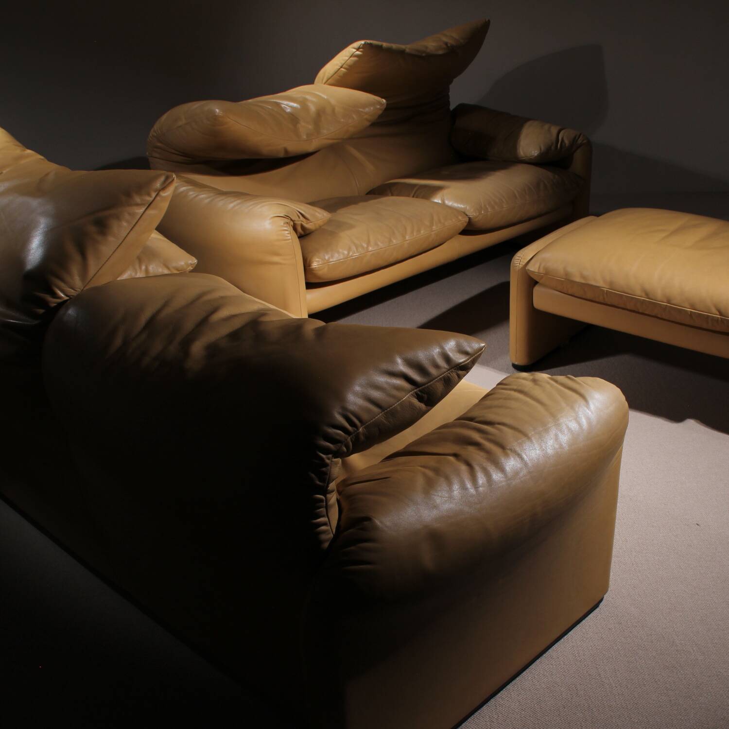 Leather Seating Group ‚Maralunga‘ by Vico Magistretti for Cassina