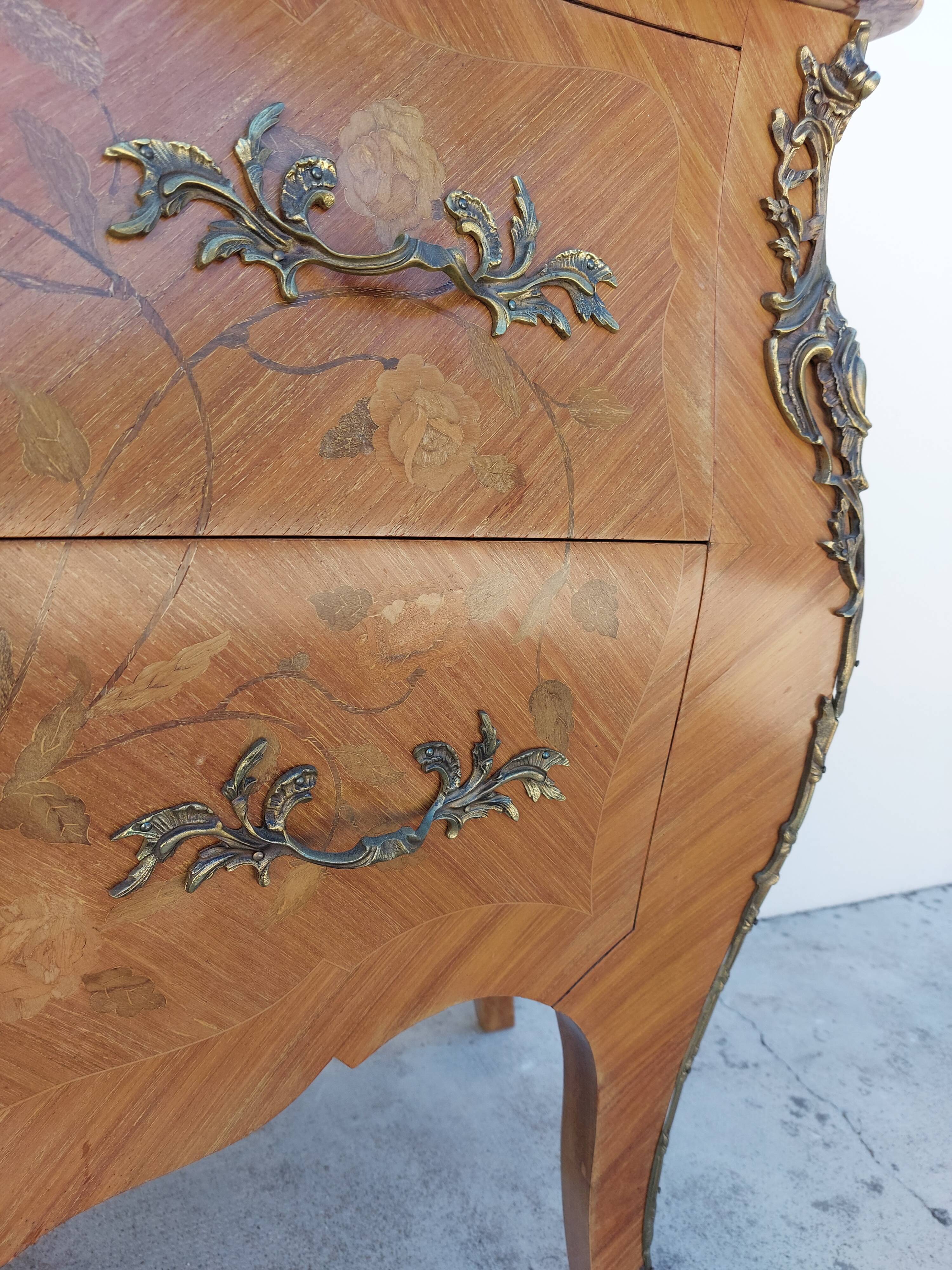Louis XV chest of drawers in rosewood marquetry