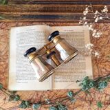 Theater binoculars in mother-of-pearl and brass, 19th century