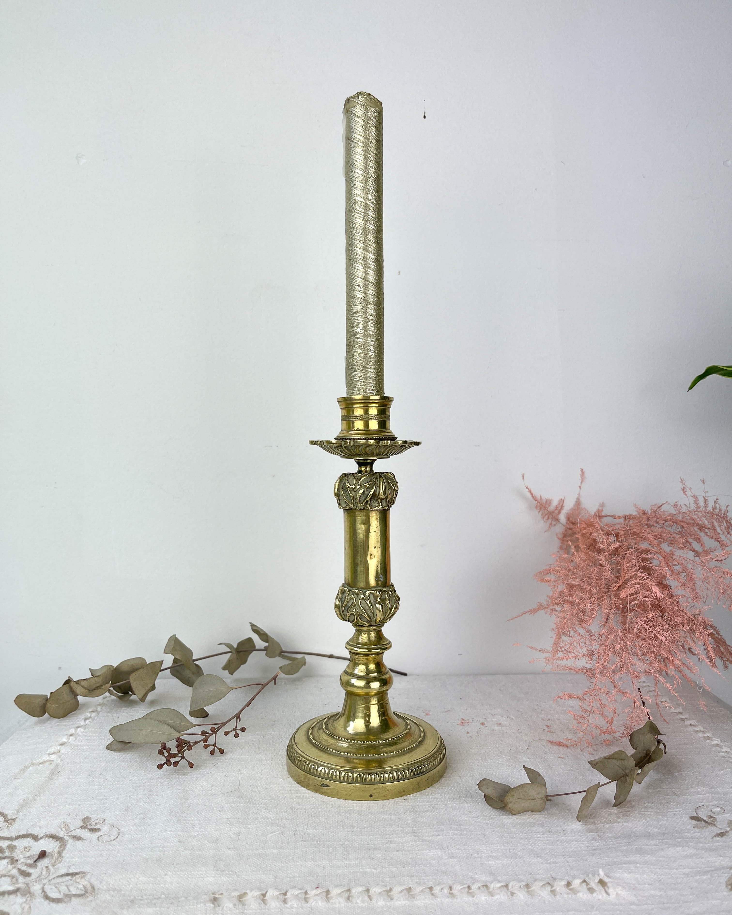 Candle holder in chiseled bronze Louis XVI style