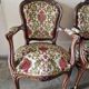 Paire de fauteuils cabriolets de style Louis XV en bois mouluré