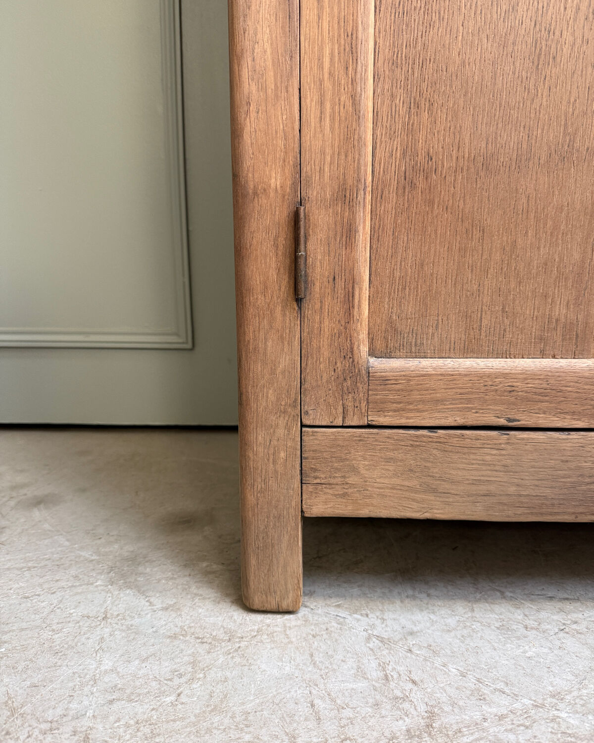 Parisian school wardrobe in oak (renovated)