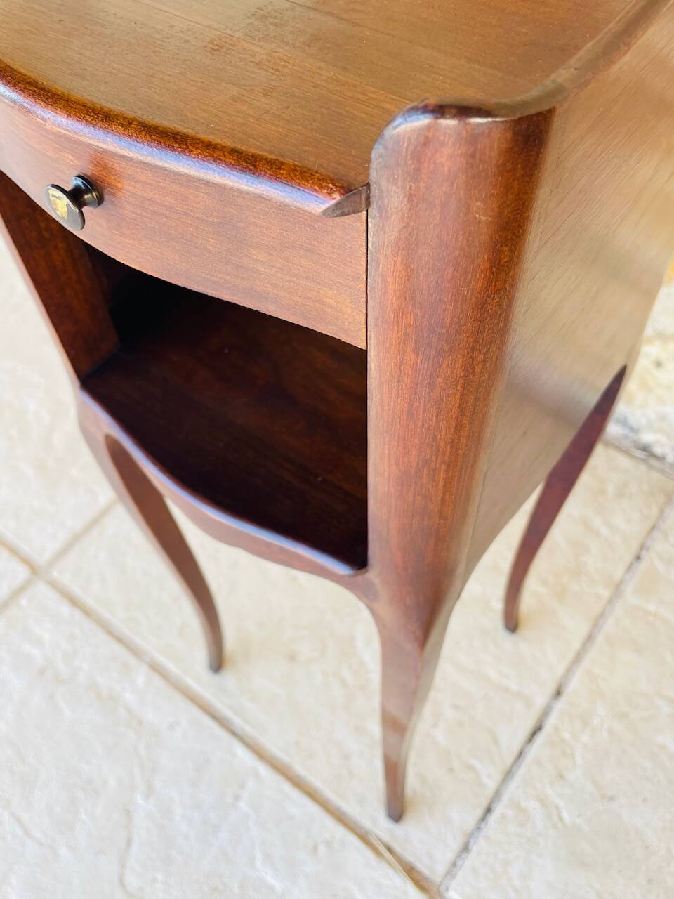 Paire de chevets style Louis XV en noyer